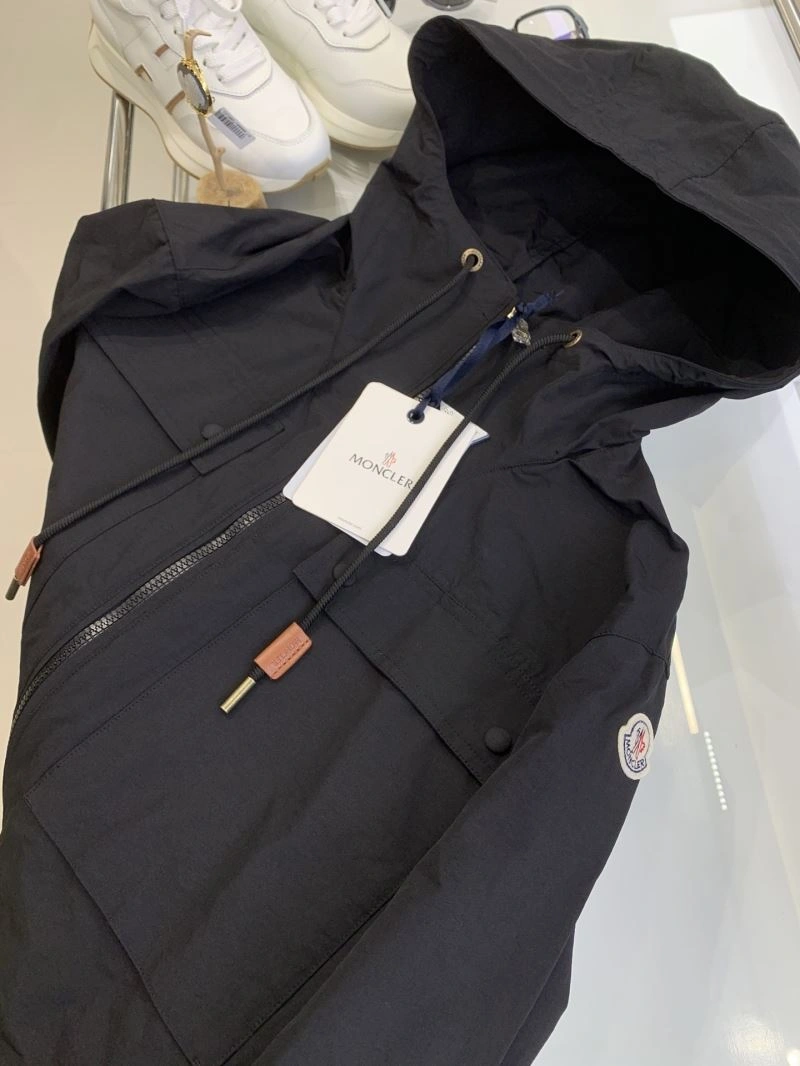 ZipUp Moncler Outwear 143383
