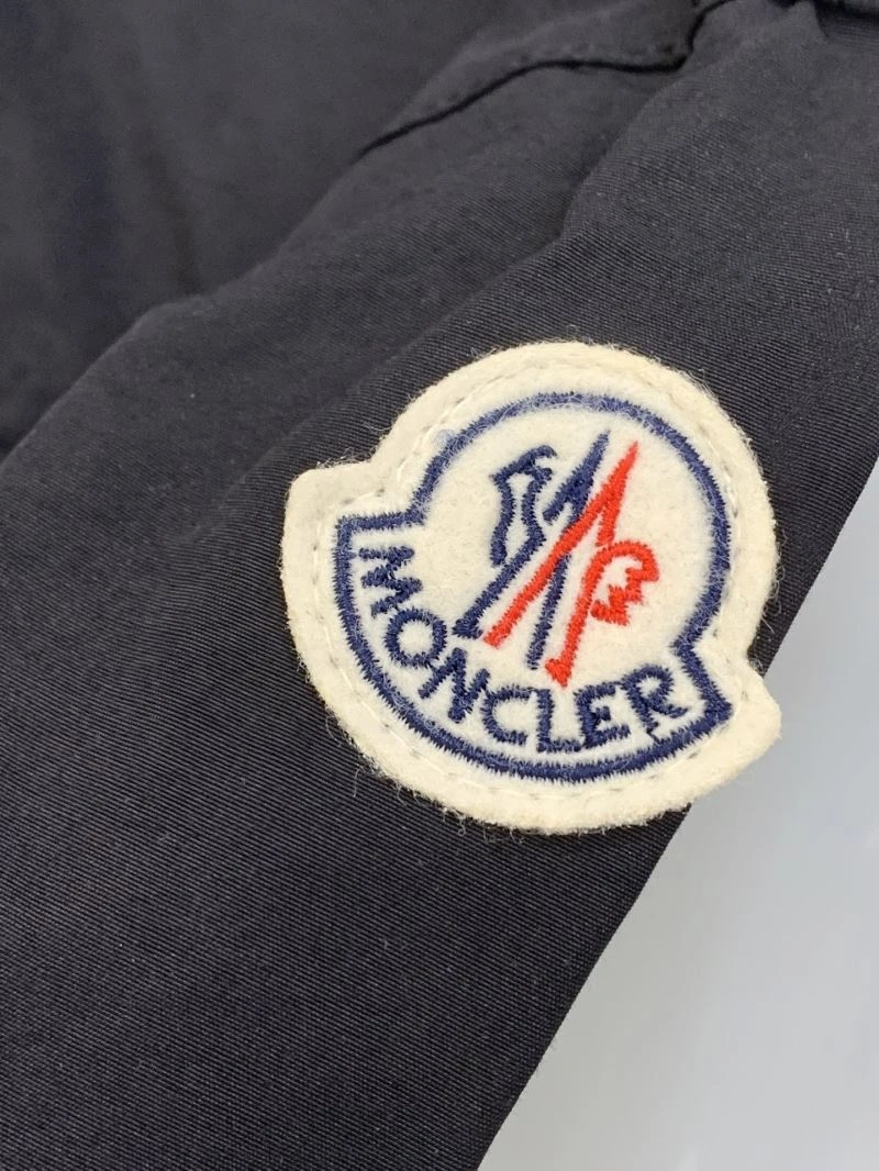 ZipUp Moncler Outwear 143383