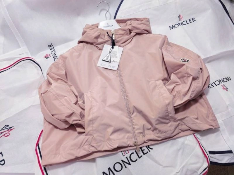 Moncler Outwear Flexible 143395