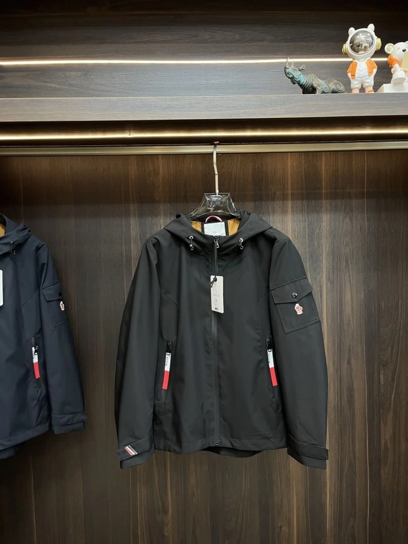 Moncler Outwear Resilient 143392
