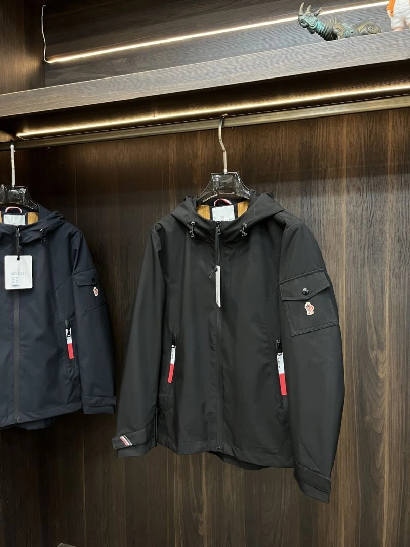 Moncler Outwear Resilient 143392