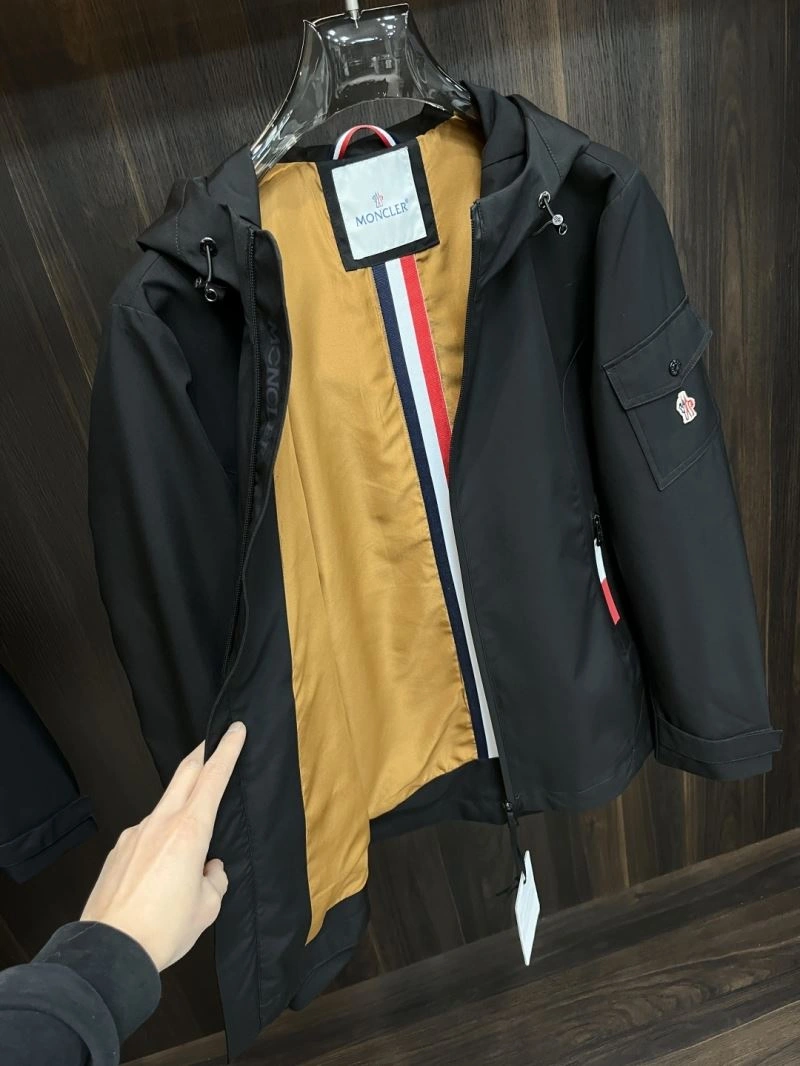 Moncler Outwear Resilient 143392