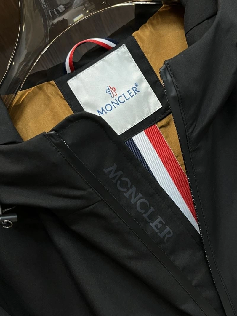 Moncler Outwear Resilient 143392