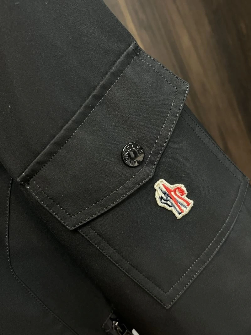 Moncler Outwear Resilient 143392