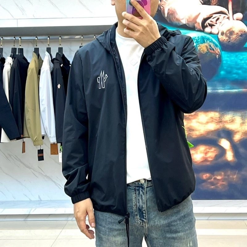 Snug Moncler Outwear 143365