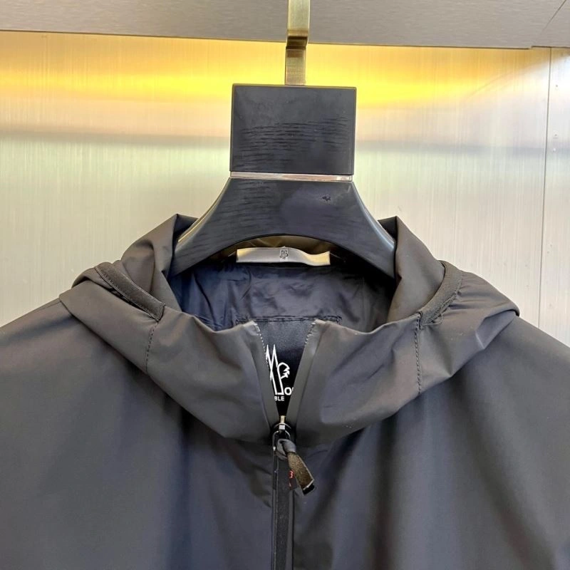 Snug Moncler Outwear 143365