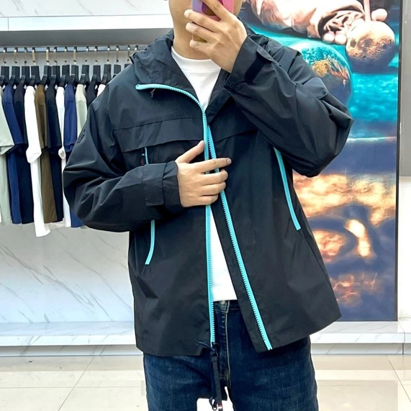 Moncler Outwear Minimalist 143381
