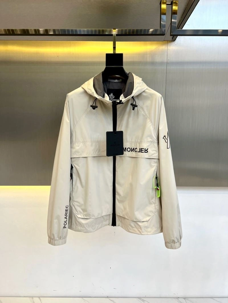 FlexibleFit Moncler Outwear 143386