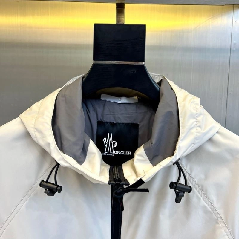 FlexibleFit Moncler Outwear 143386
