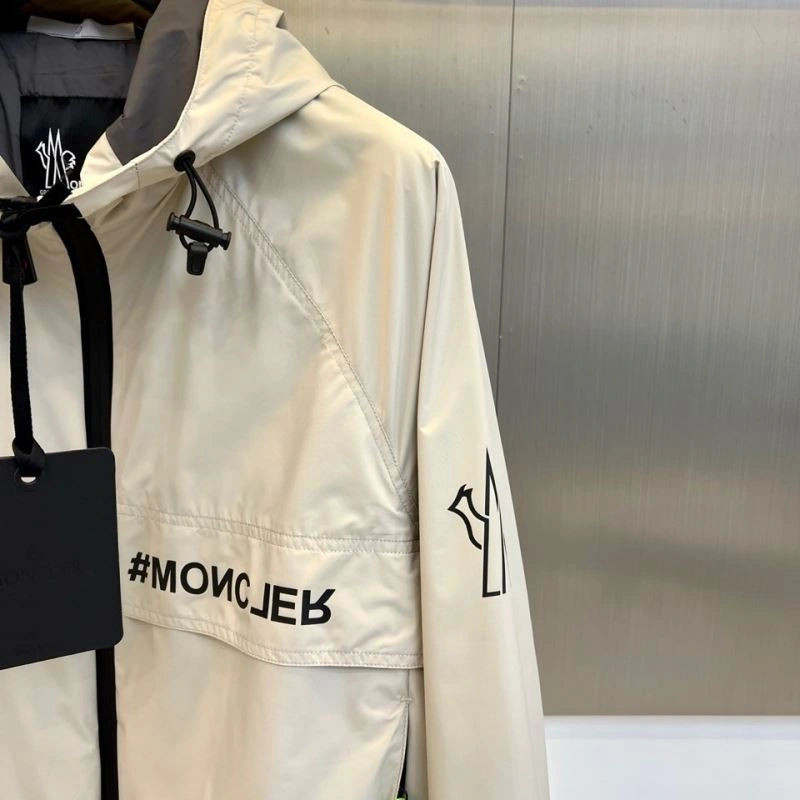 FlexibleFit Moncler Outwear 143386