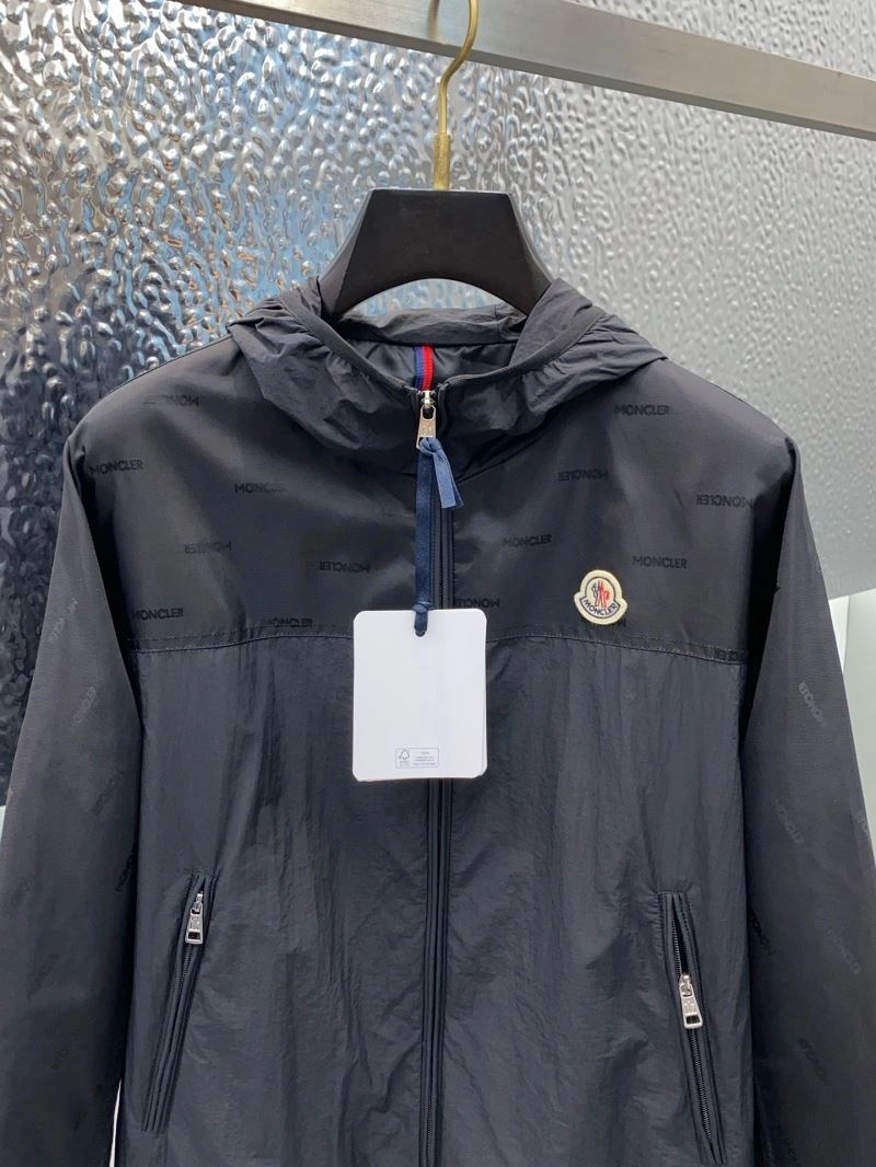 Elegant Moncler Outwear 143373