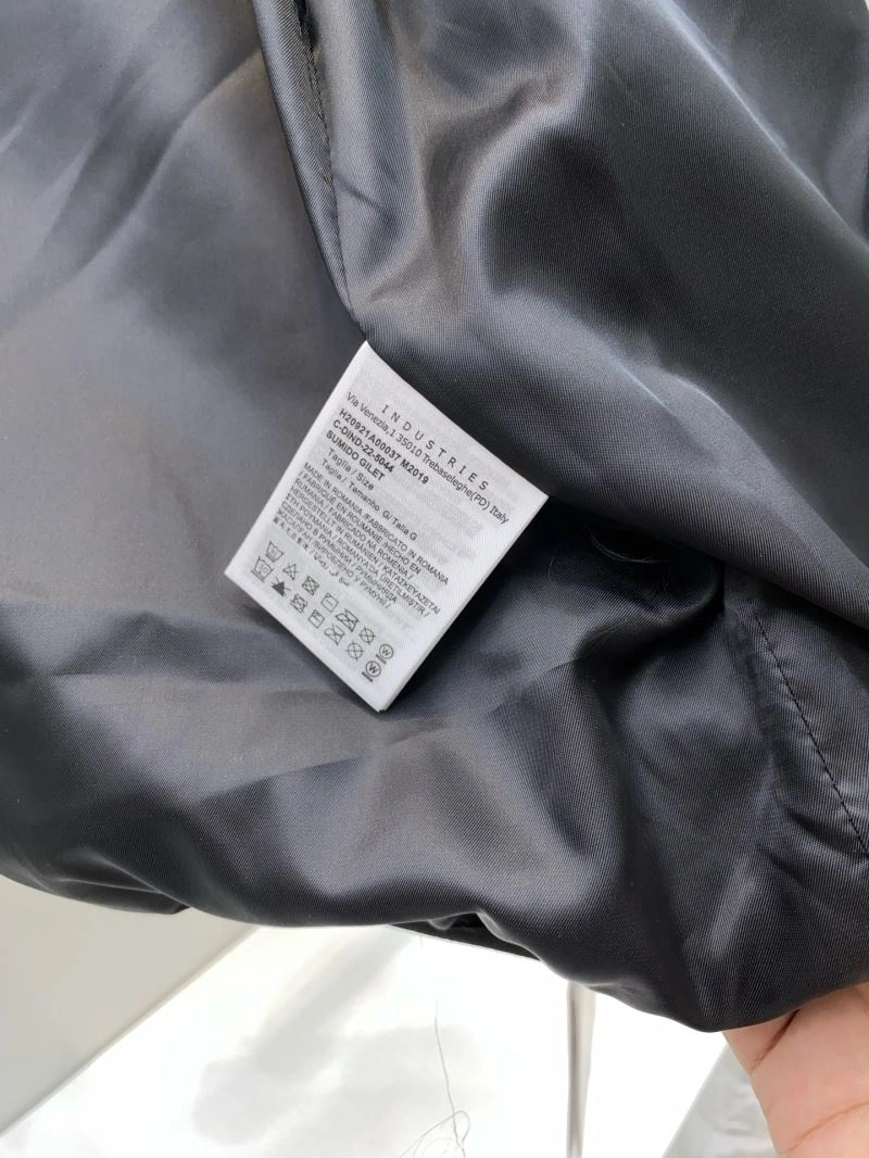 Elegant Moncler Outwear 143373