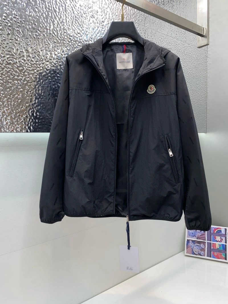 Elegant Moncler Outwear 143373