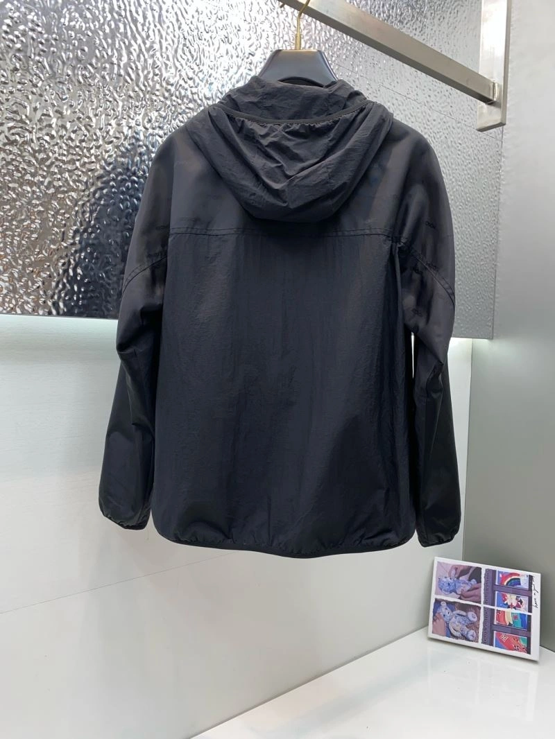 Elegant Moncler Outwear 143373
