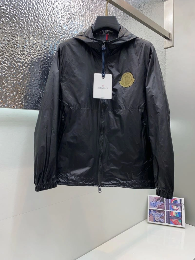 Comfortable Moncler Outwear 143371