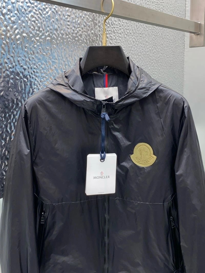 Comfortable Moncler Outwear 143371