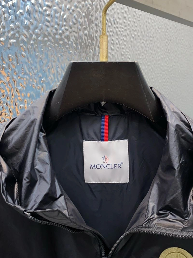 Comfortable Moncler Outwear 143371