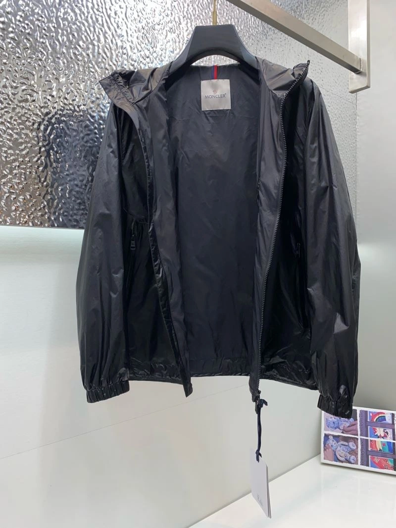 Comfortable Moncler Outwear 143371