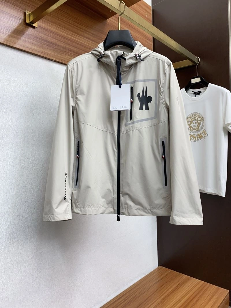 Moncler Outwear Classic 143372