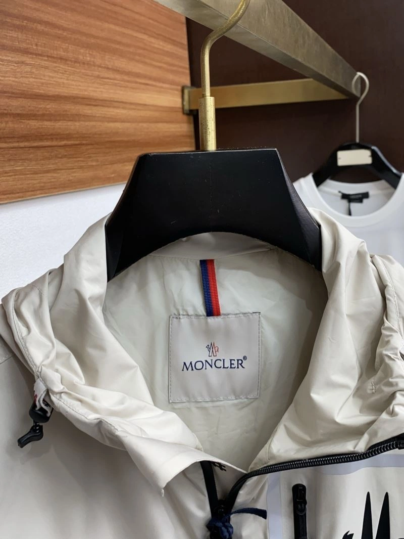 Moncler Outwear Classic 143372