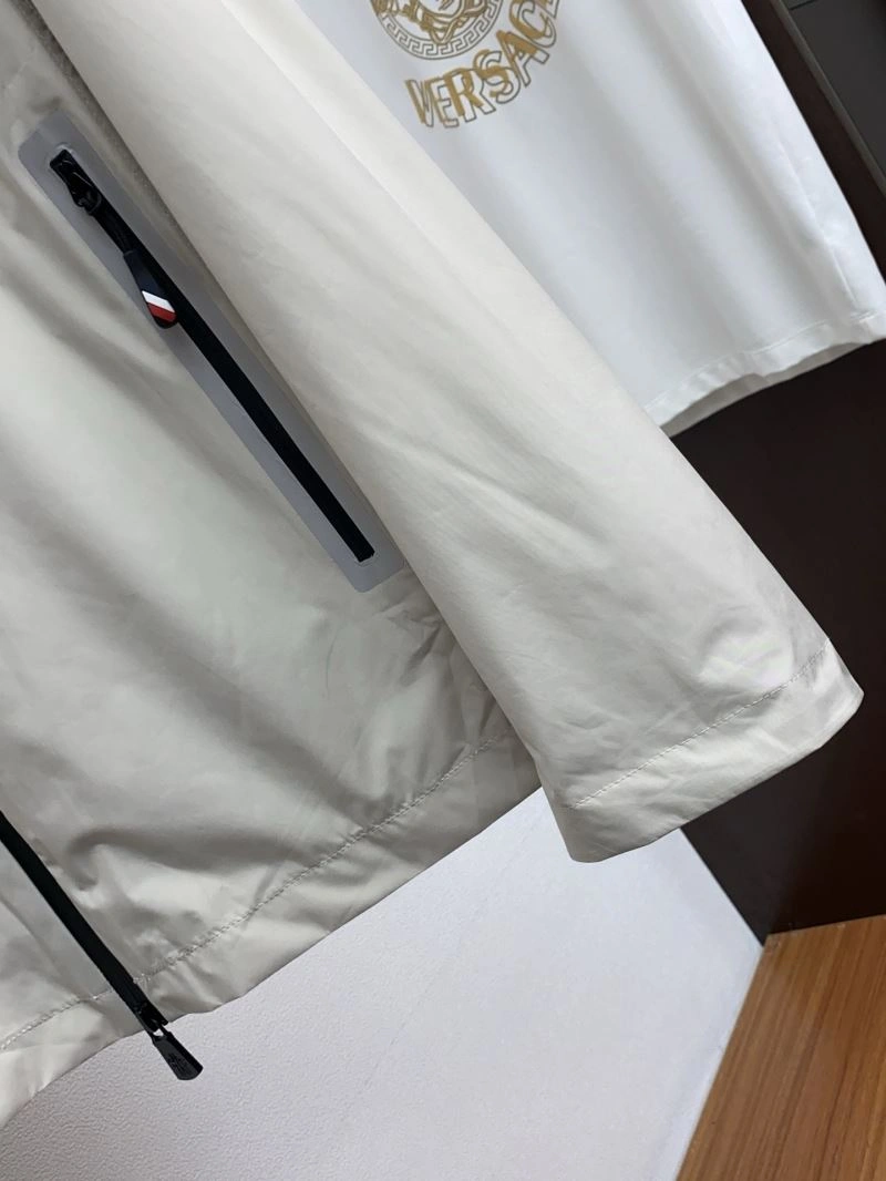 Moncler Outwear Classic 143372