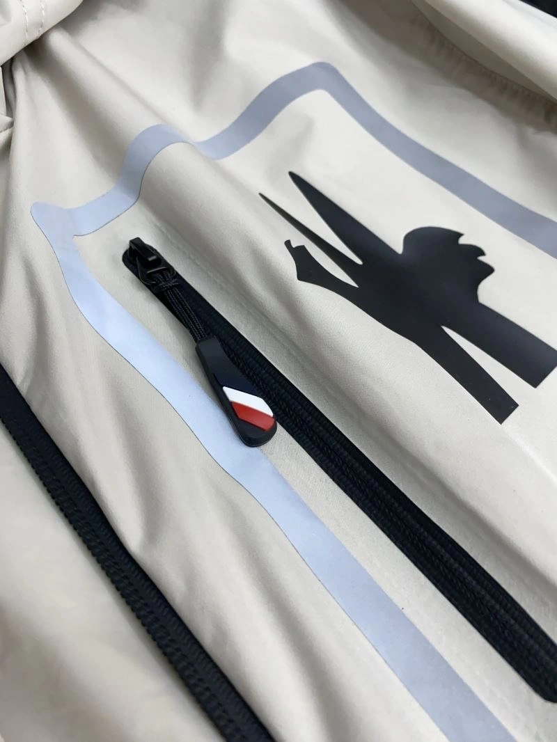Moncler Outwear Classic 143372