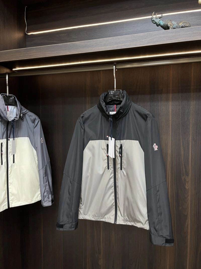 Stretchable Moncler Outwear 143390