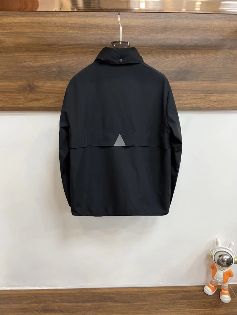 Durable Moncler Outwear 143393