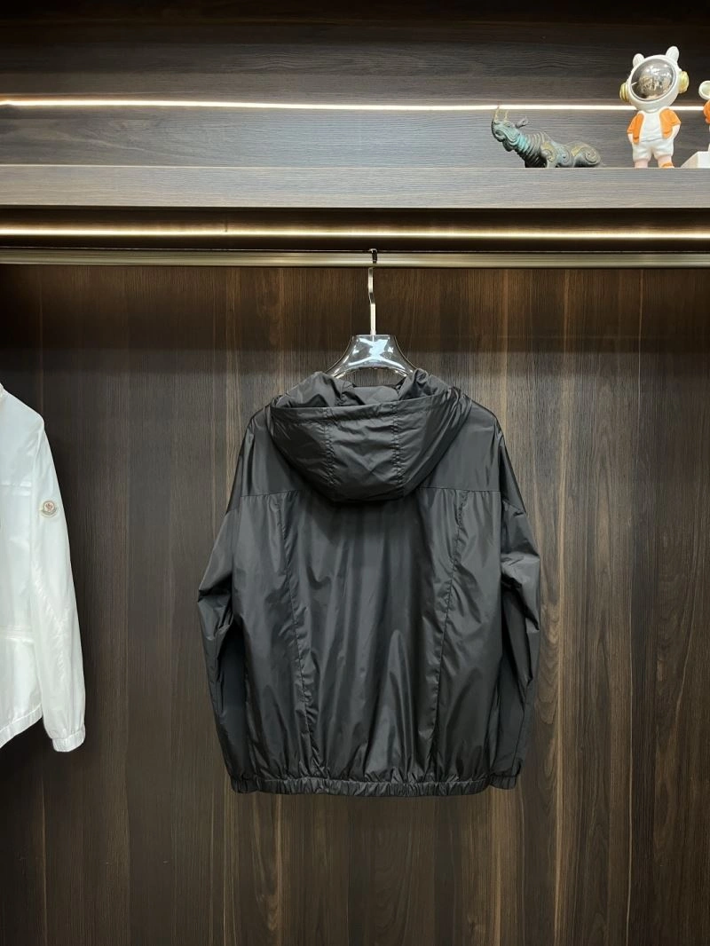 Moncler Outwear Snug 143364