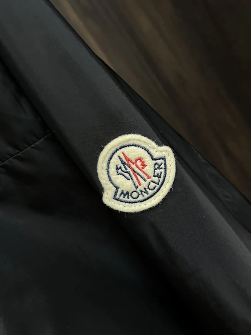 Moncler Outwear Snug 143364