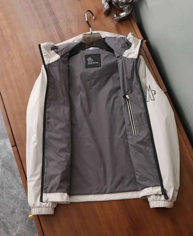 Classic Moncler Outwear 143354