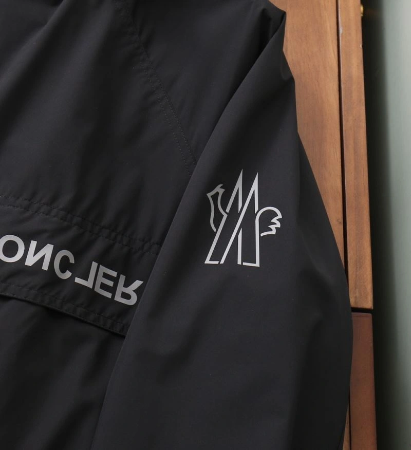 TechFriendly Moncler Outwear 143353