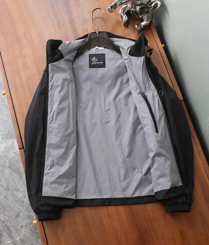 TechFriendly Moncler Outwear 143353