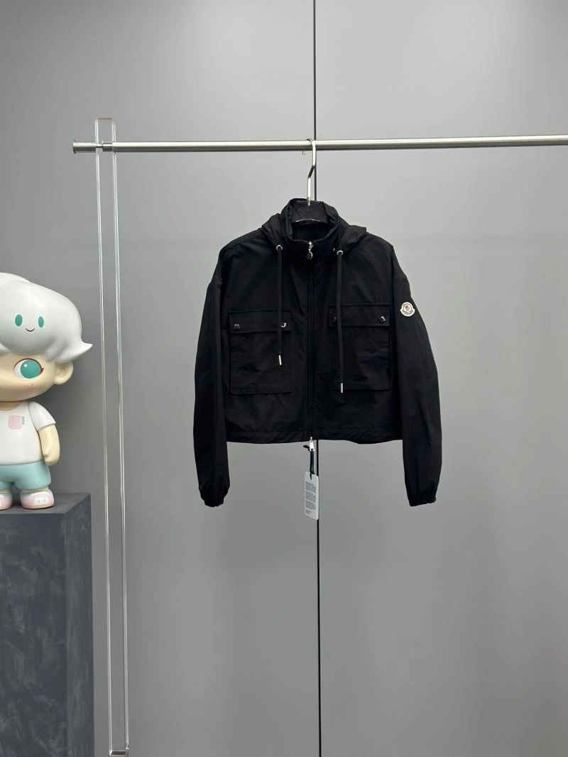 Soft Moncler Outwear 143349