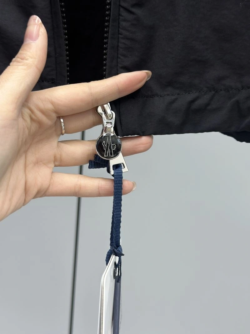 Soft Moncler Outwear 143349