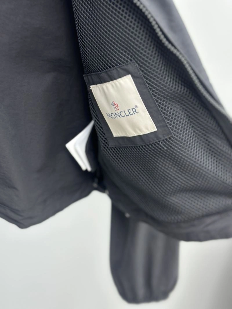 Soft Moncler Outwear 143349