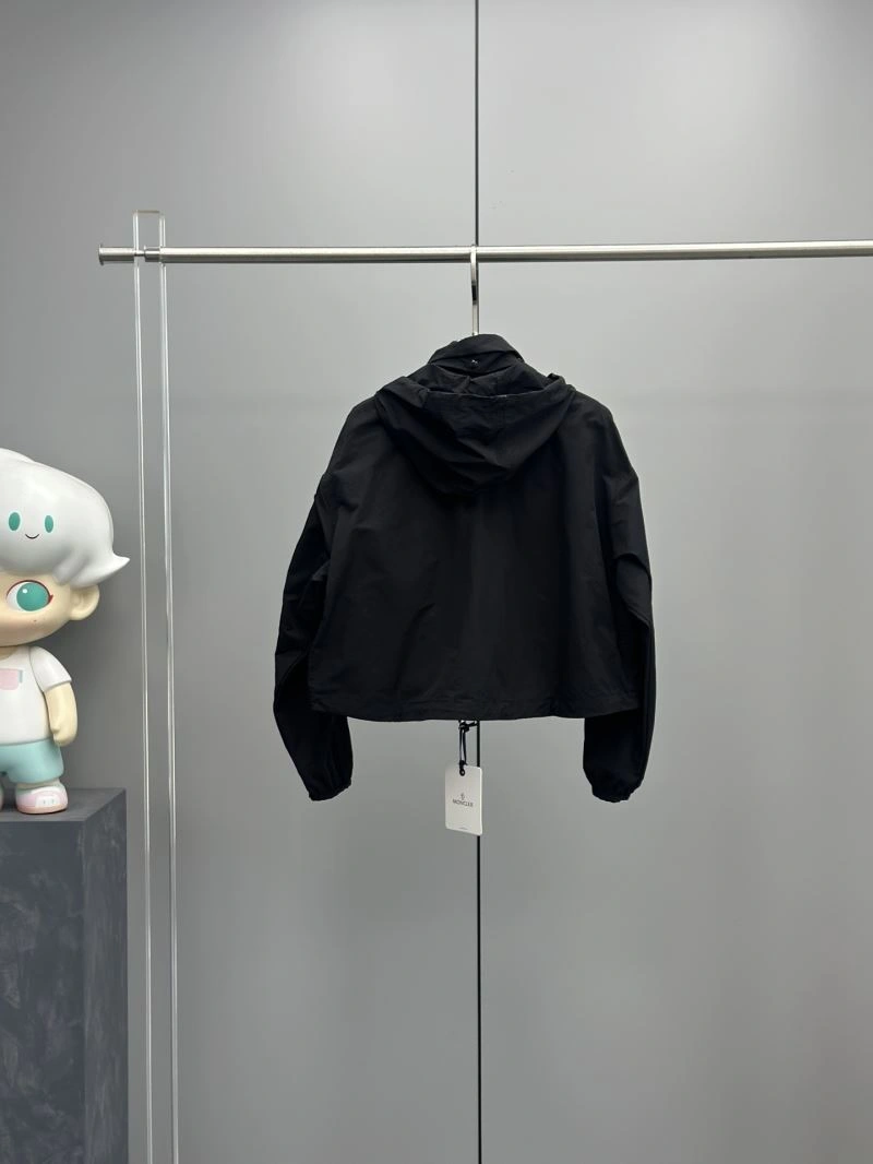 Soft Moncler Outwear 143349