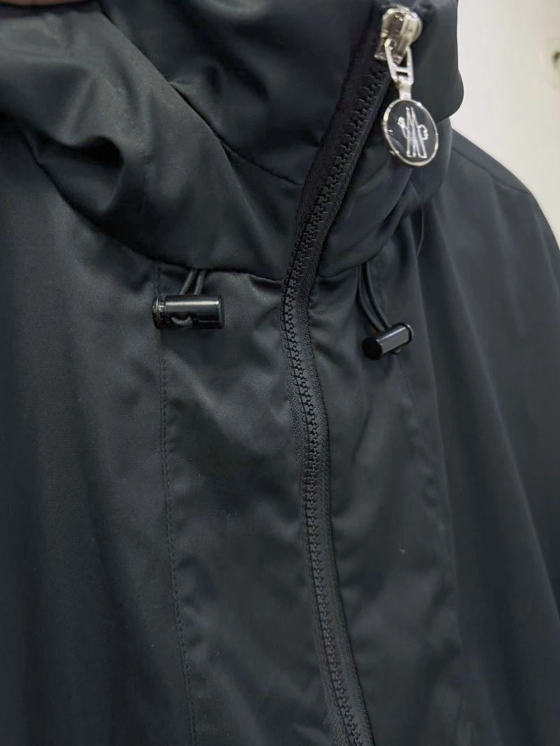 Moncler Outwear Lightweight 143340