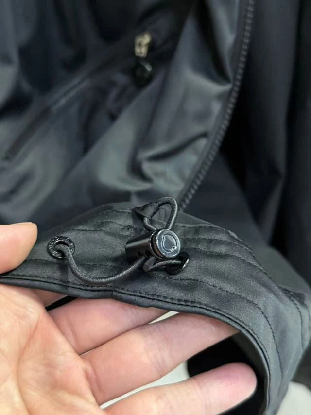 Moncler Outwear Lightweight 143340
