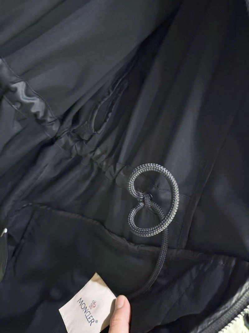 Moncler Outwear Lightweight 143340