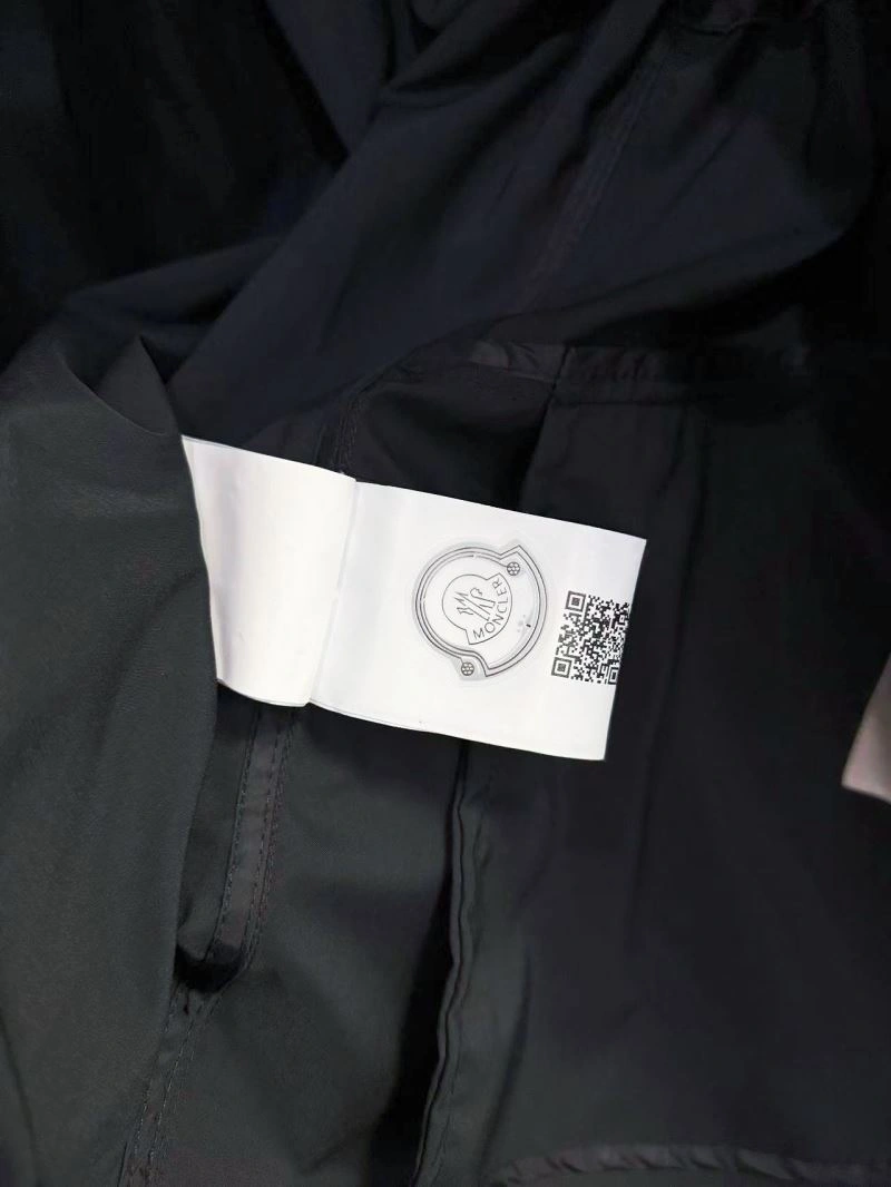 Moncler Outwear Lightweight 143340