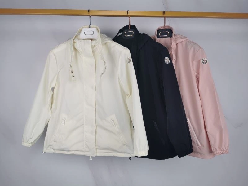 Sleek Moncler Outwear 143335