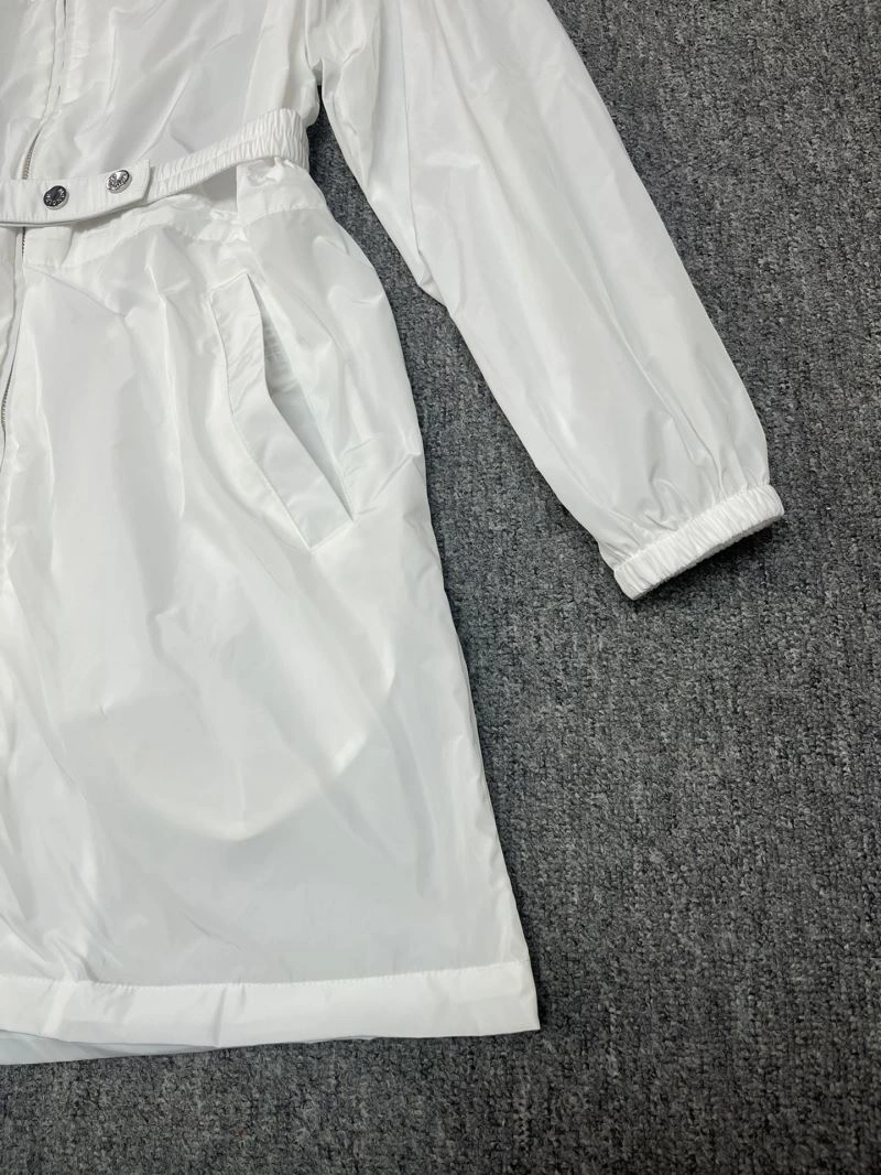 Moncler Outwear Chic 143327