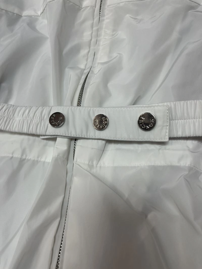 Moncler Outwear Chic 143327