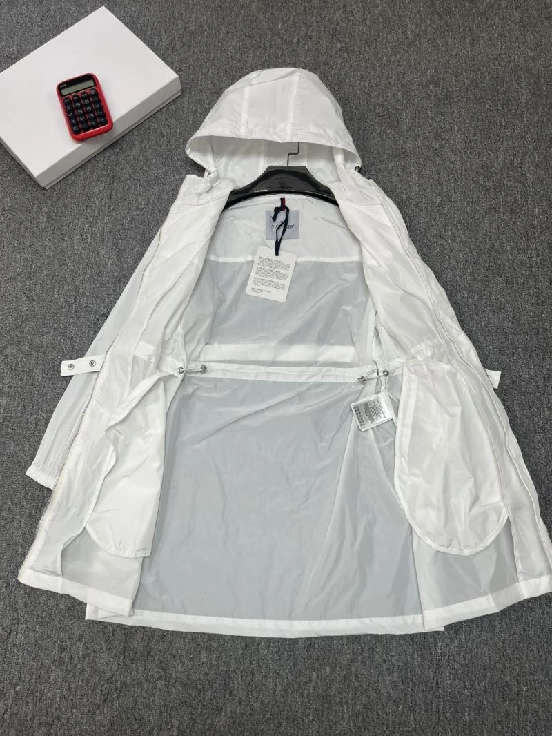 Moncler Outwear Chic 143327