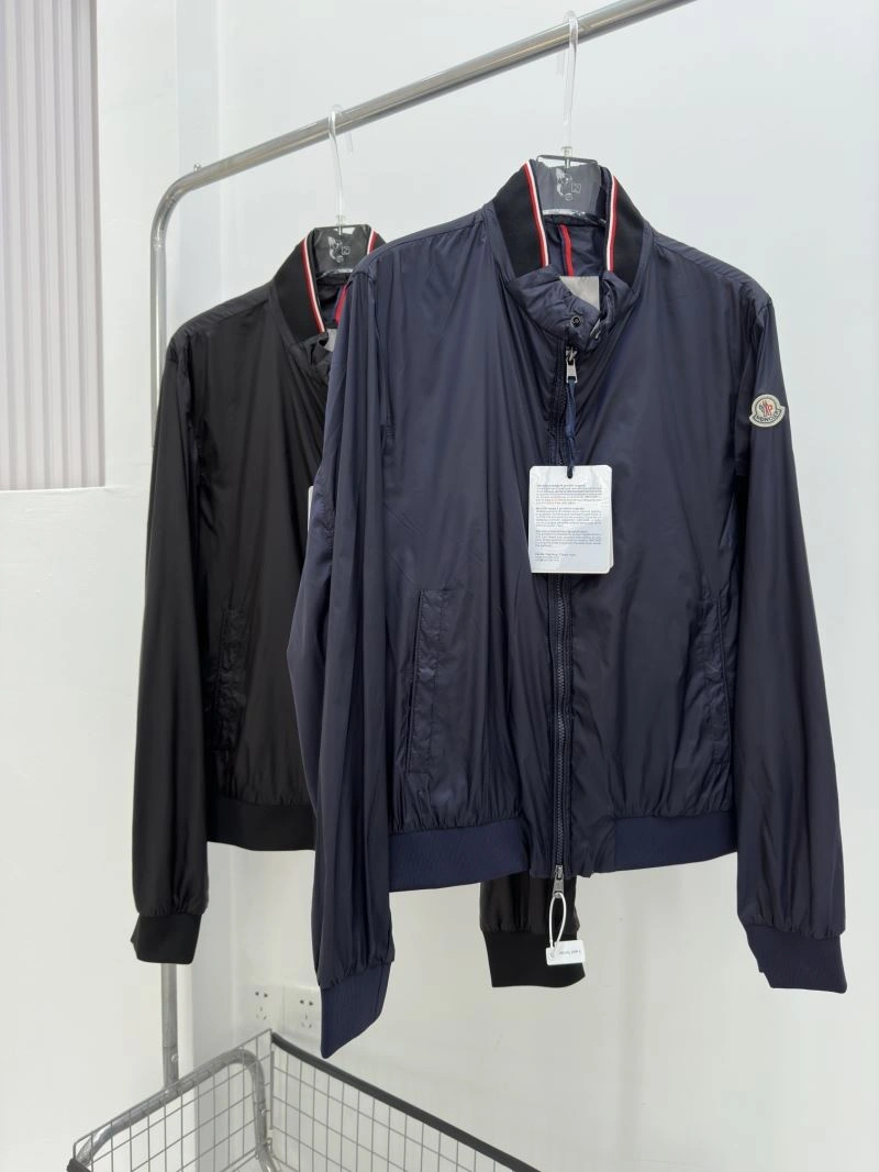 Moncler Outwear Fashionable 143332