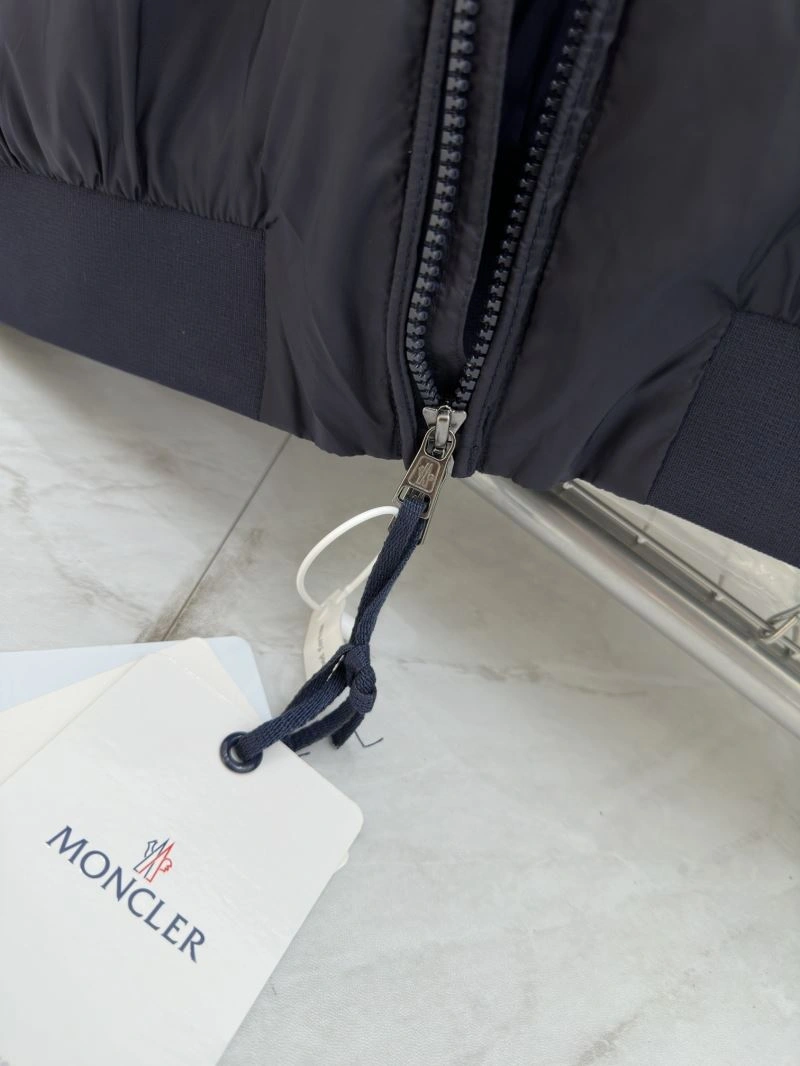 Moncler Outwear Fashionable 143332