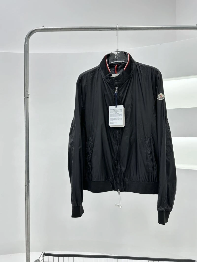 Trendsetting Moncler Outwear 143342