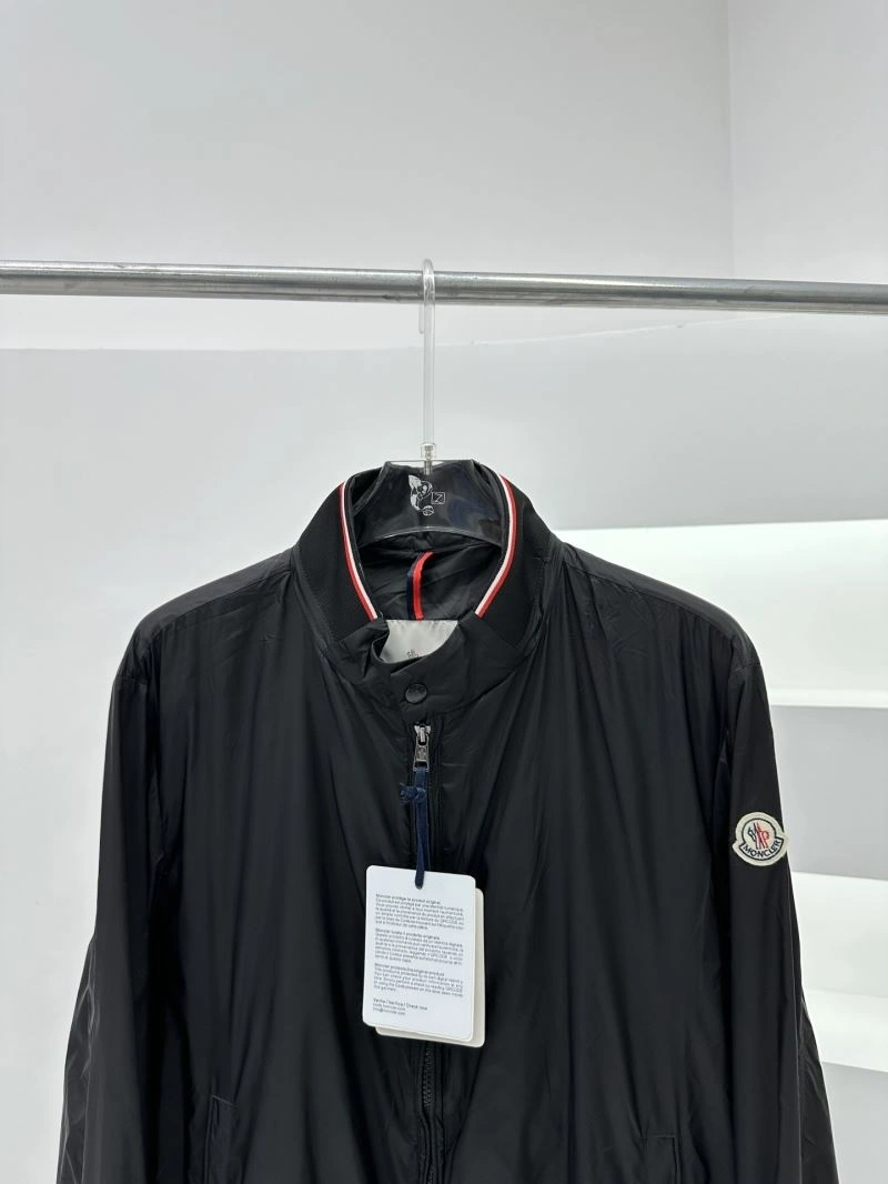 Trendsetting Moncler Outwear 143342