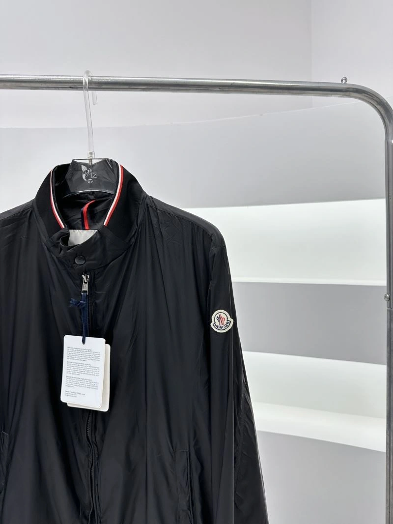 Trendsetting Moncler Outwear 143342